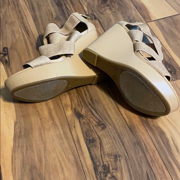 Shoes - Picture 3 of 4